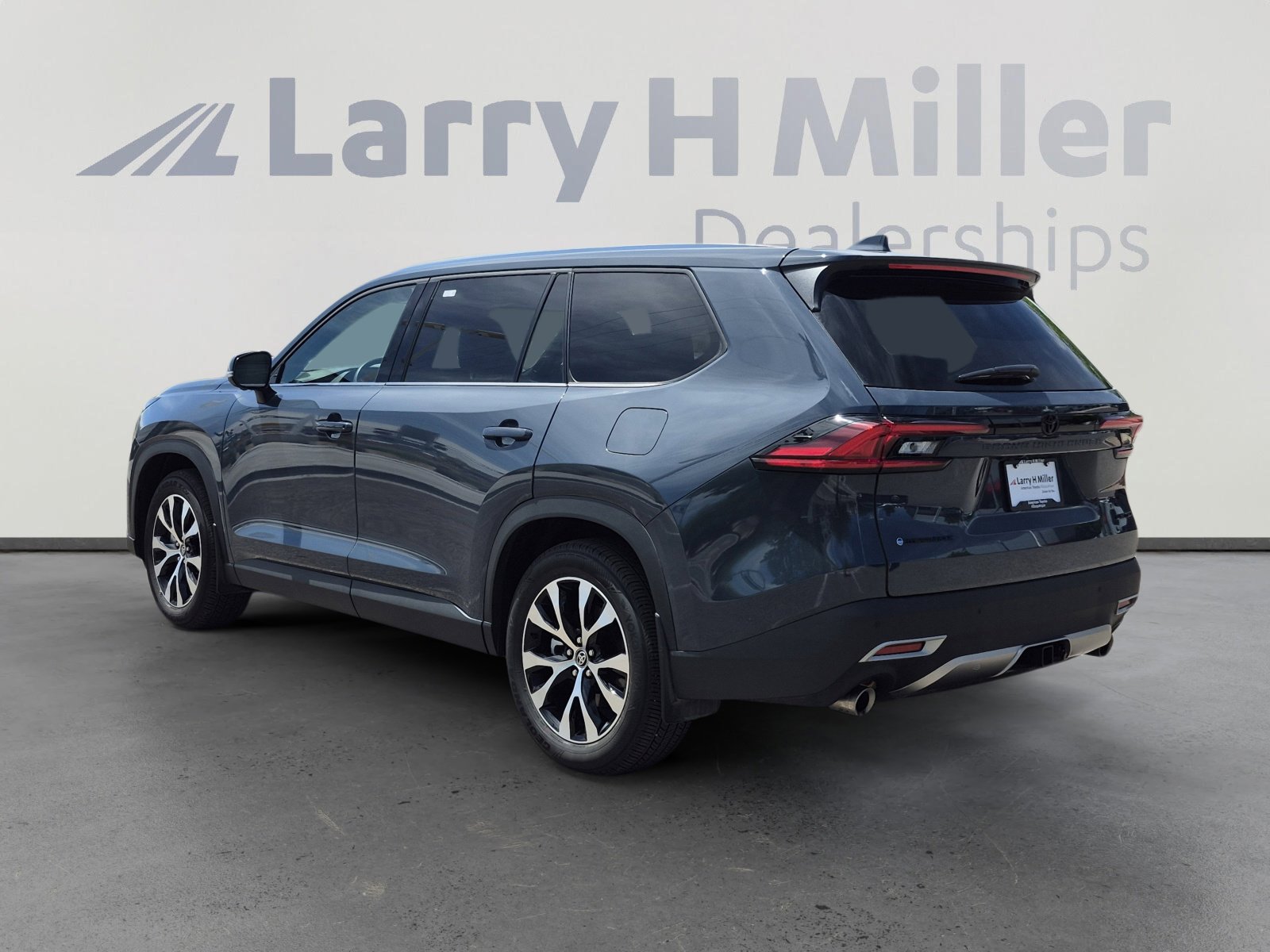 Used 2025 Toyota Grand Highlander AWD Hybrid image 3