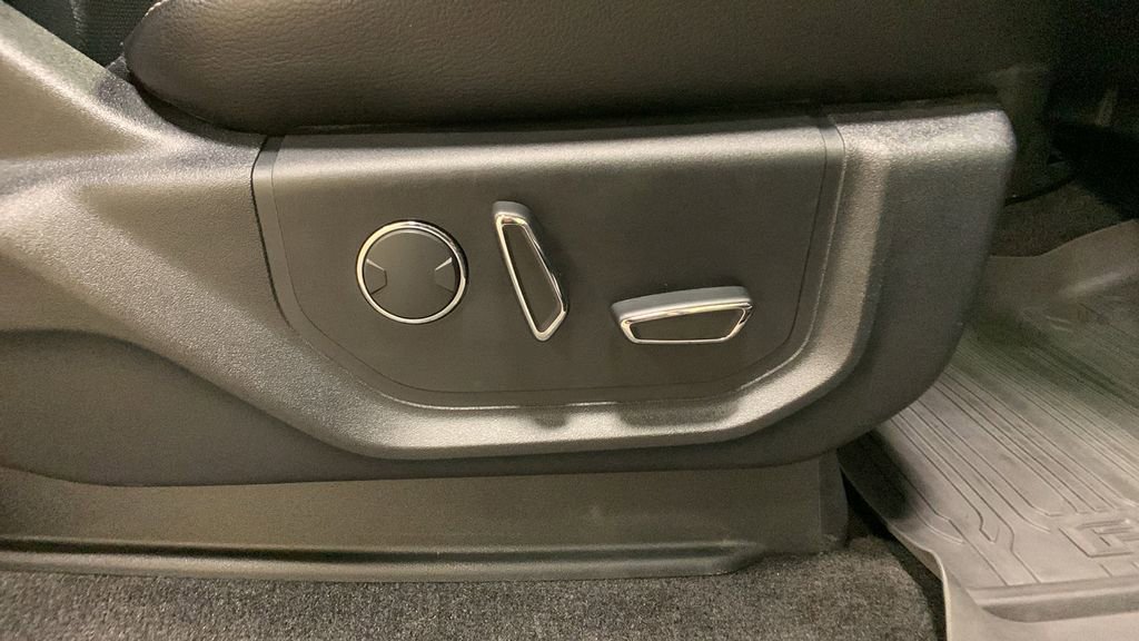 Used 2018 Ford F150 Lariat w/ Equipment Group 502A Luxury AWD/4WD image 13