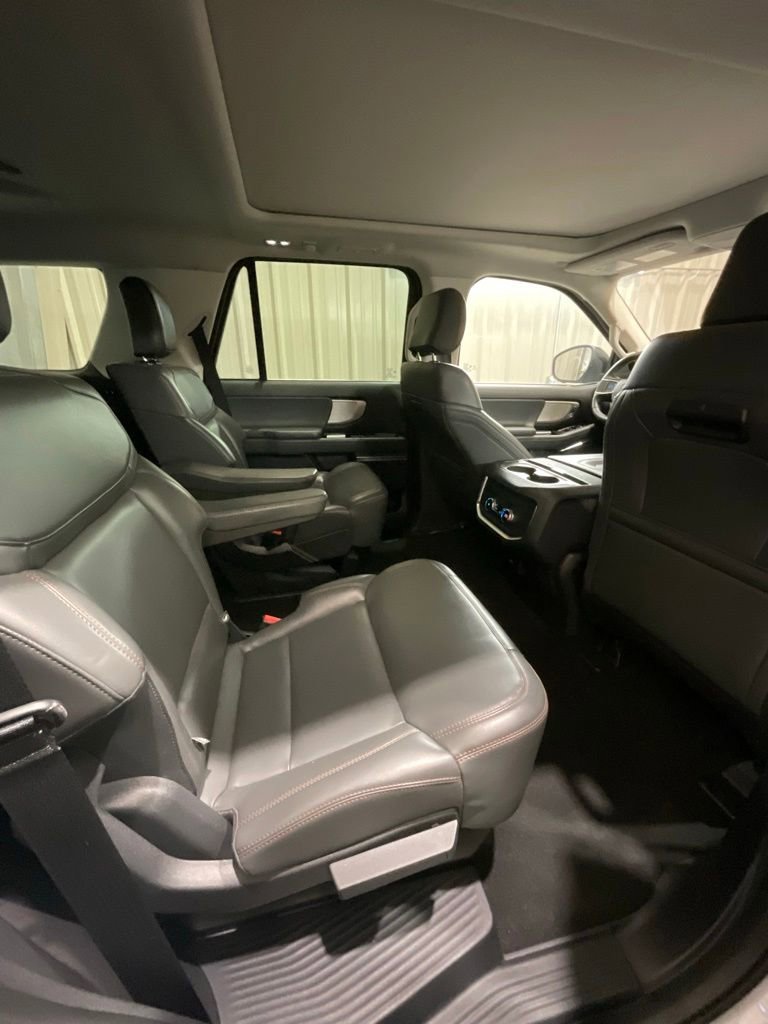 Used 2025 Ford Expedition Active RWD image 14