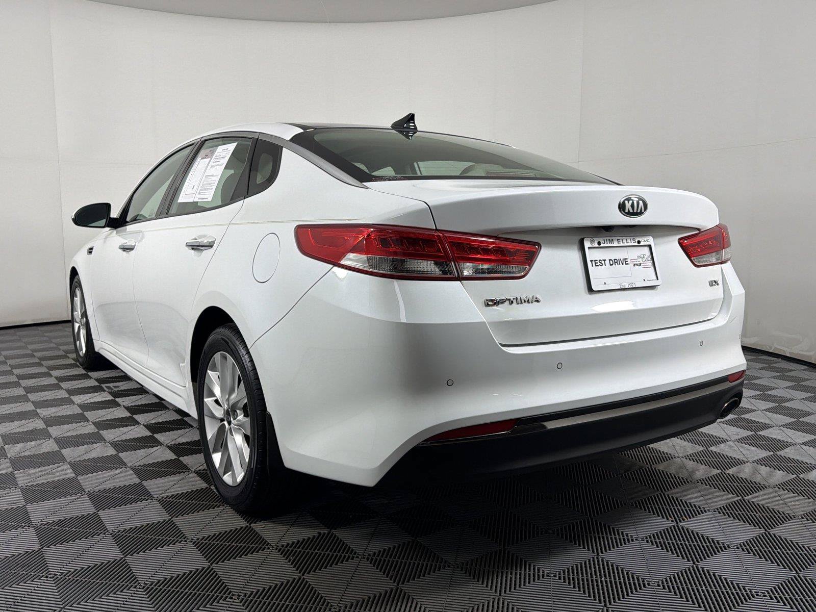 Used 2016 Kia Optima EX w/ Premium Package FWD image 4