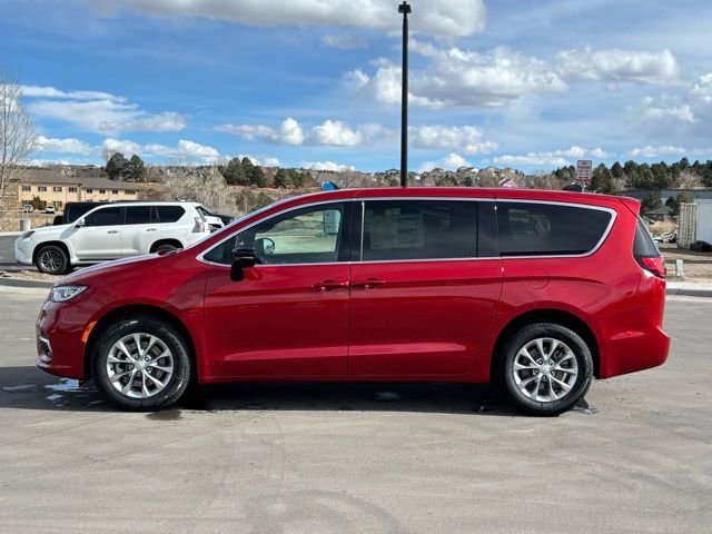 New 2026 Chrysler Pacifica Select image 2