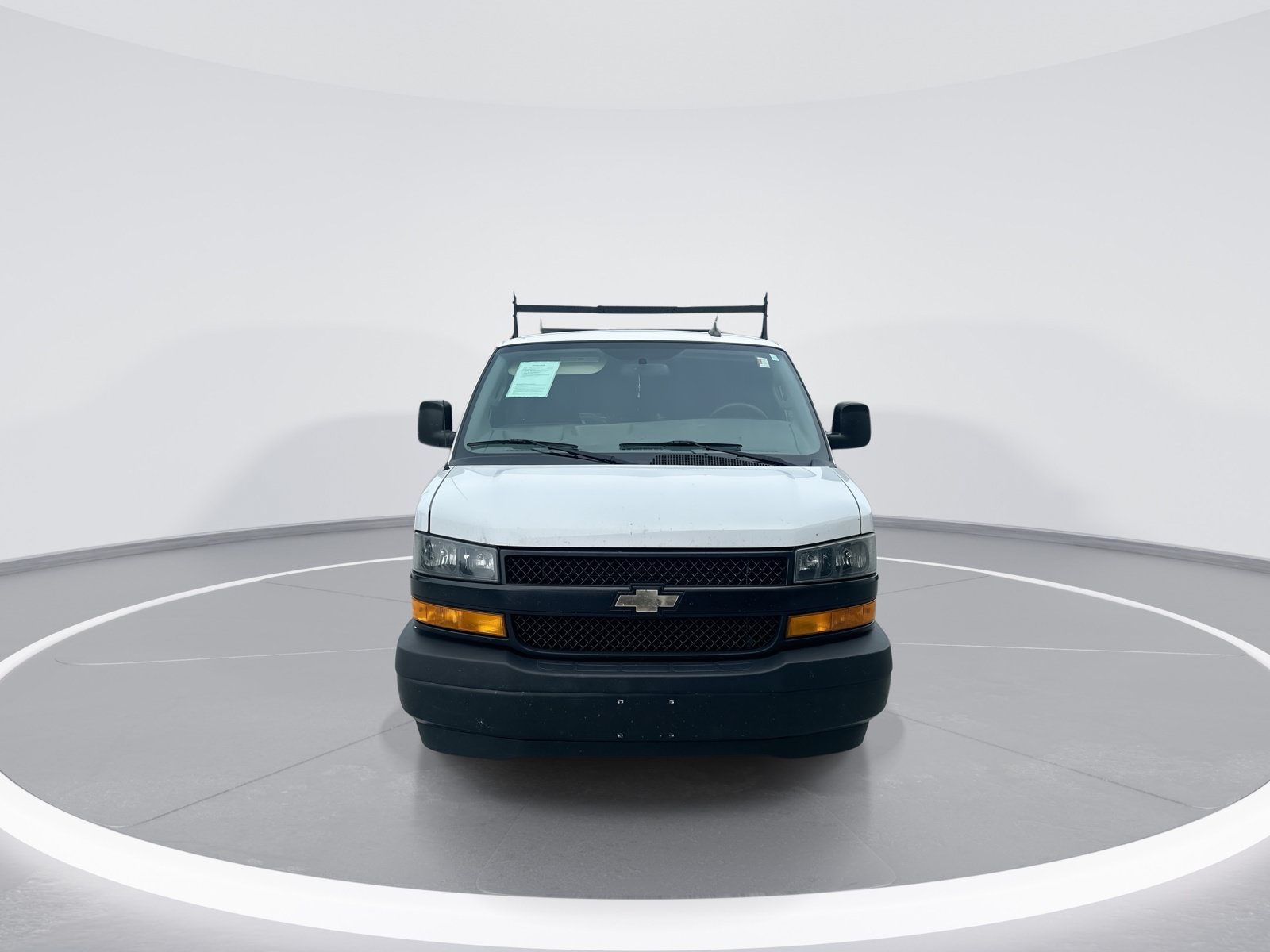 Used 2018 Chevrolet Express 2500 RWD image 3