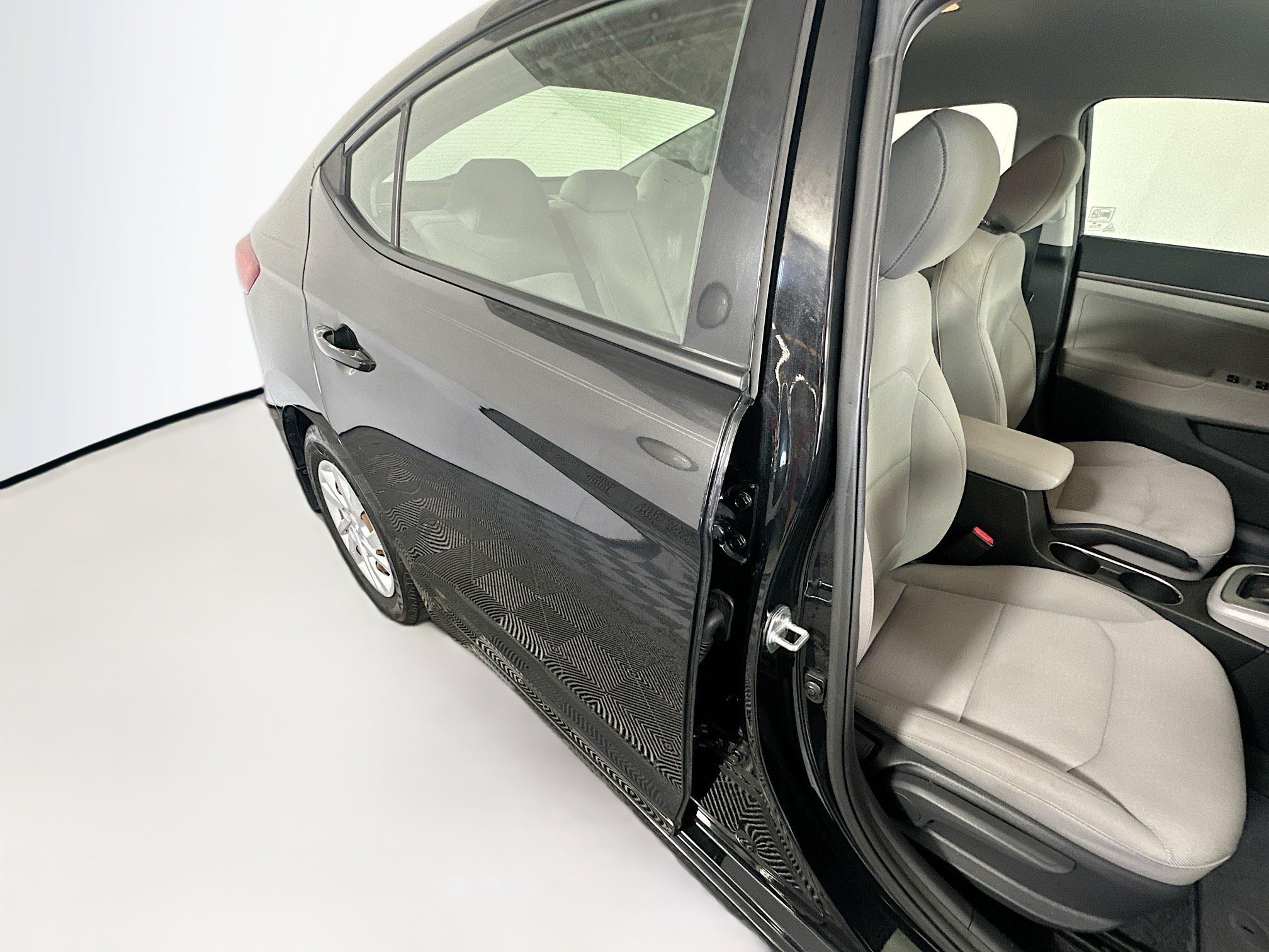 Used 2018 Hyundai Elantra SE w/ SE Connectivity Package 04 FWD image 27