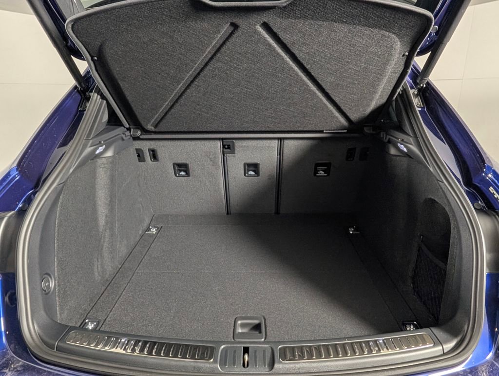 New 2026 Porsche Macan image 17