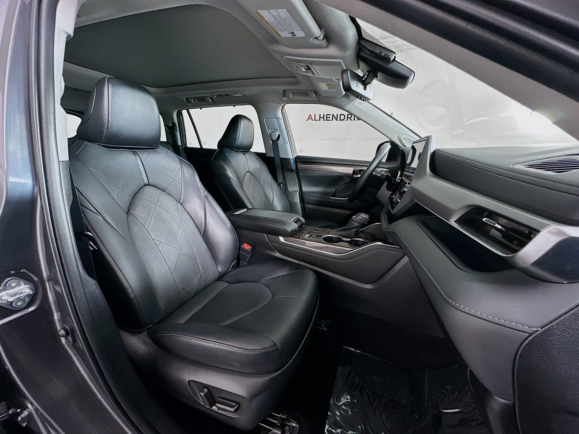 Used 2022 Toyota Highlander Platinum image 28