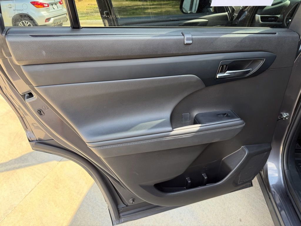 Used 2022 Toyota Highlander XSE image 14