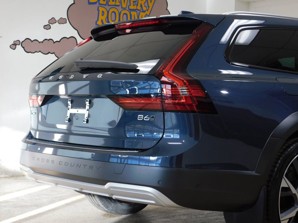 Used 2026 Volvo V90 B6 Cross Country Ultra image 89