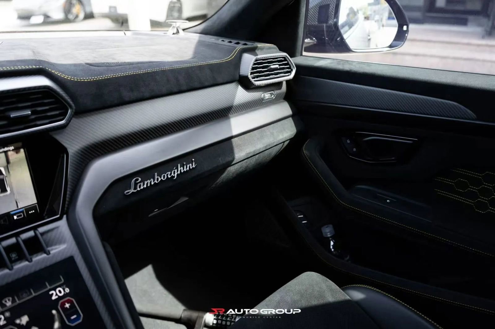 Used 2023 Lamborghini Urus Performante AWD/4WD image 30