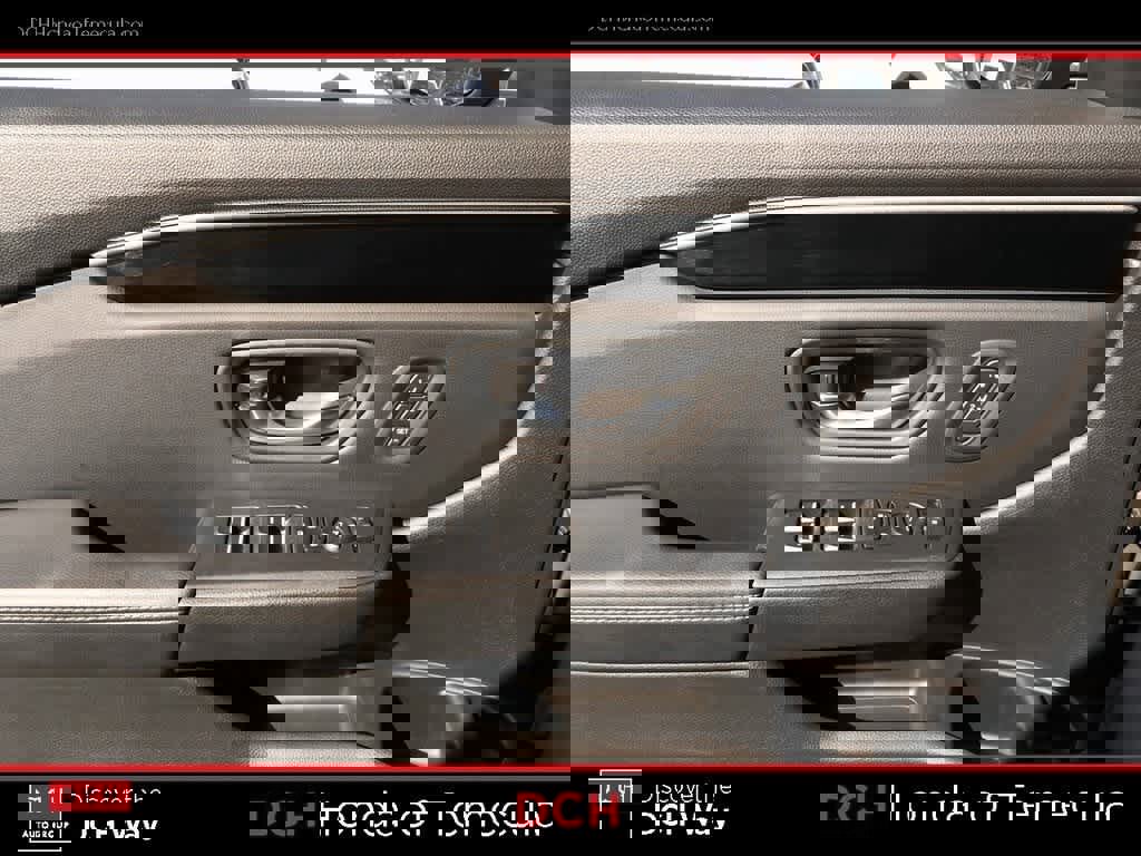 Used 2024 Honda Pilot Touring image 16