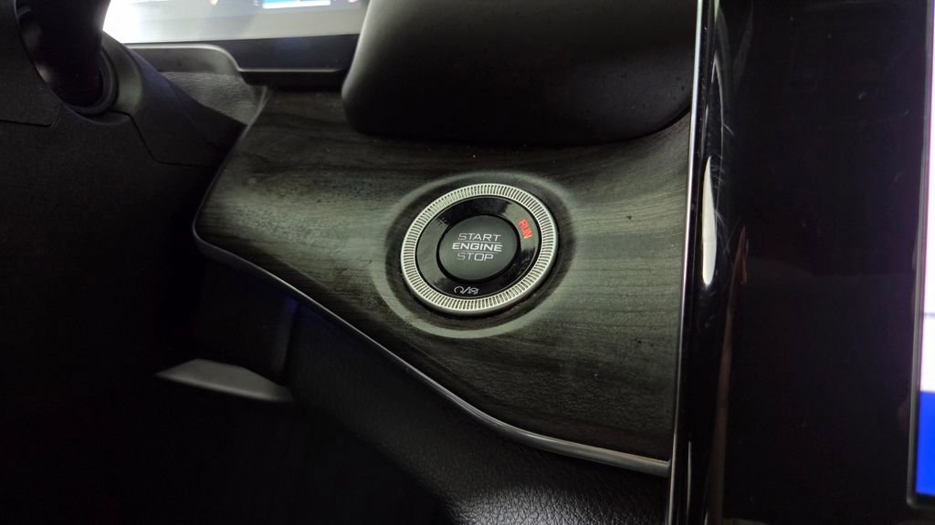 Used 2022 Jeep Grand Cherokee Overland w/ Luxury Tech Group IV image 21