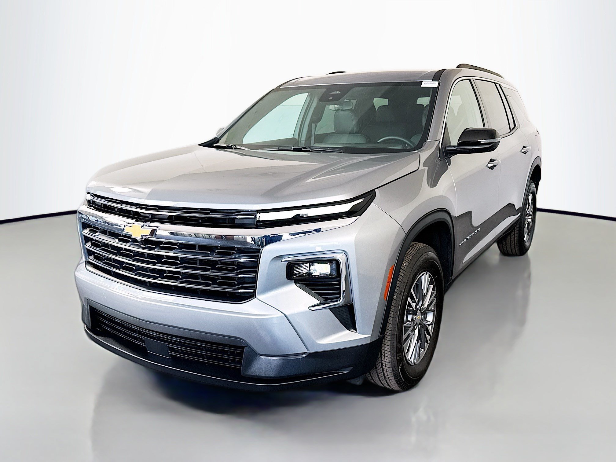 Used 2026 Chevrolet Traverse LT FWD image 4