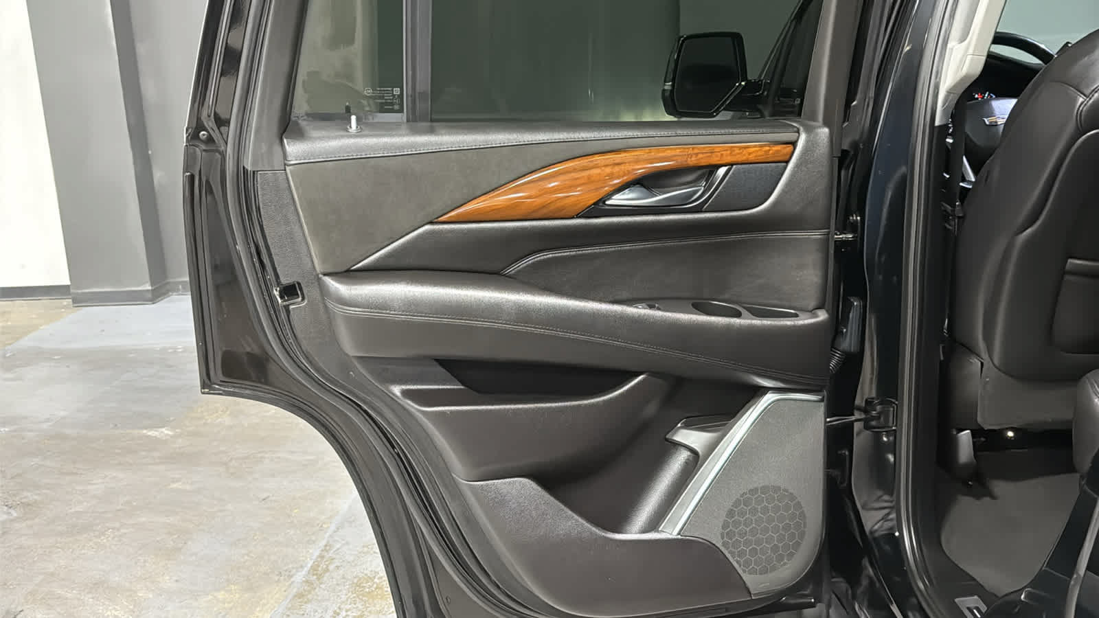 Used 2019 Cadillac Escalade Luxury AWD/4WD image 22