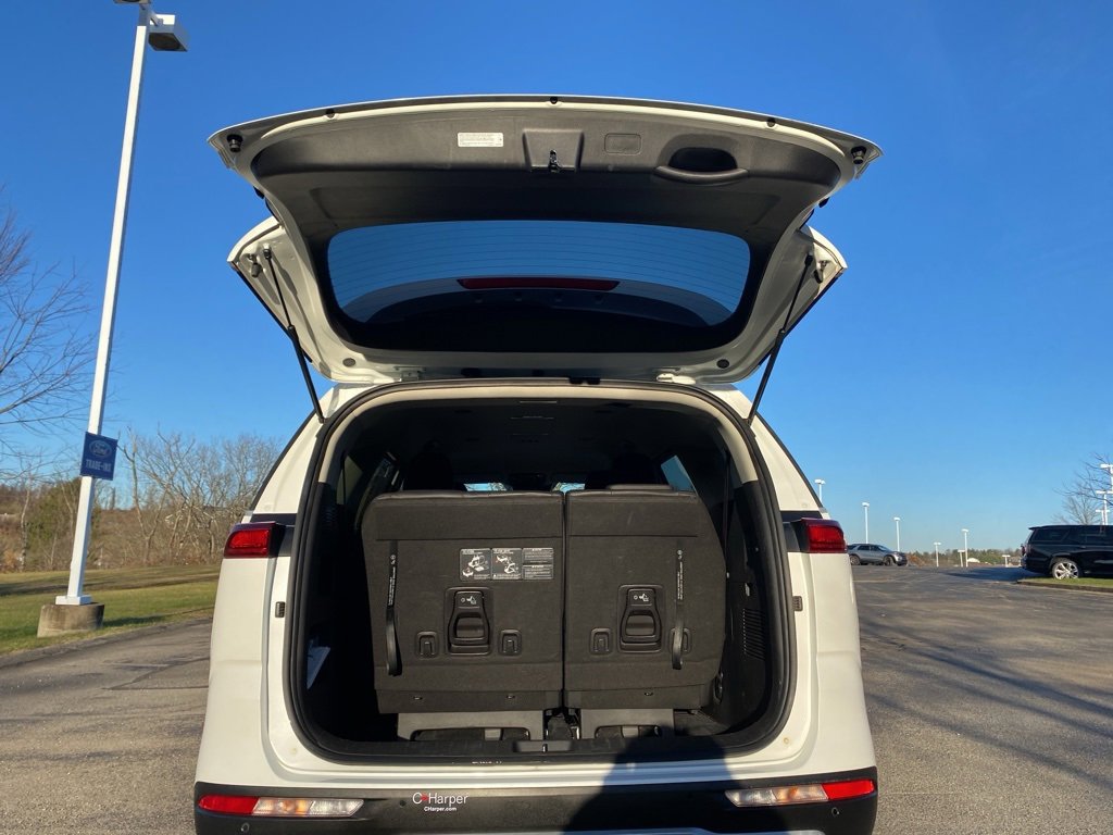 Certified 2022 Kia Carnival LX image 16