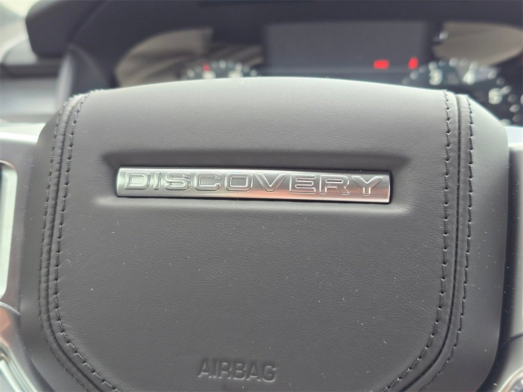New 2025 Land Rover Discovery Dynamic SE image 21