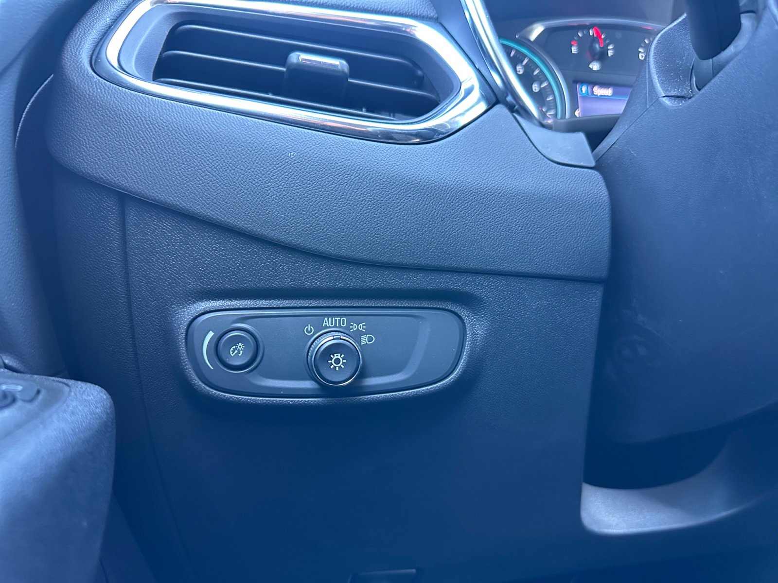 Used 2024 Chevrolet Equinox LT AWD/4WD image 18