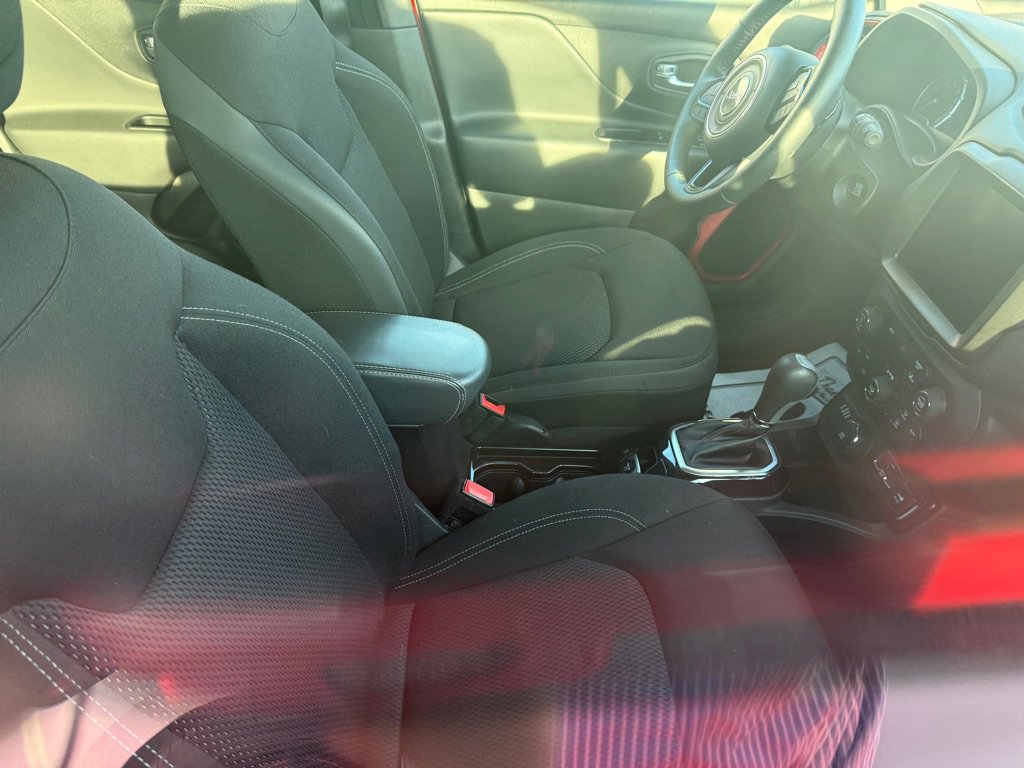 Used 2022 Jeep Renegade Latitude w/ Convenience Group image 5