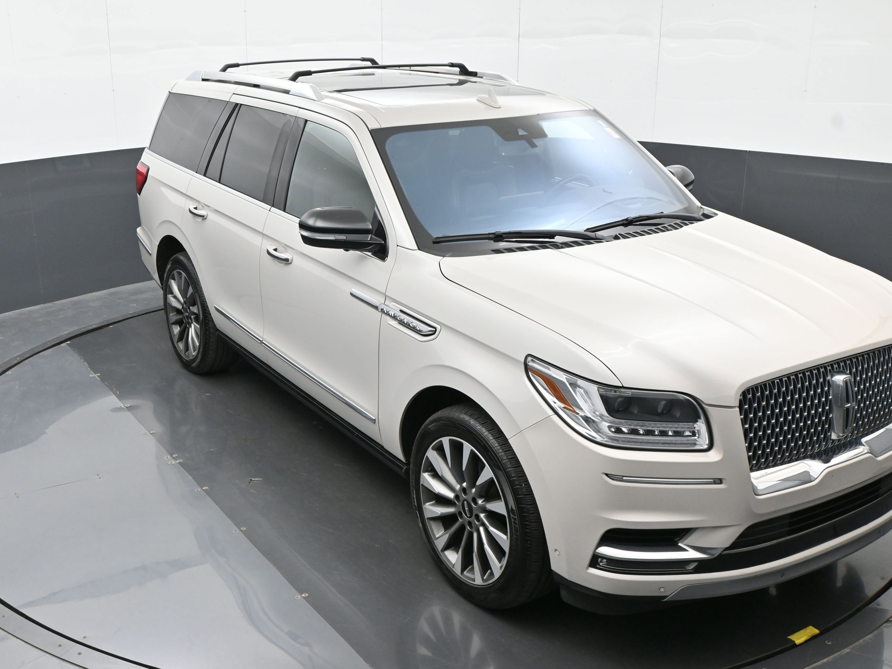 Used 2019 Lincoln Navigator Select w/ Technology Package AWD/4WD image 32