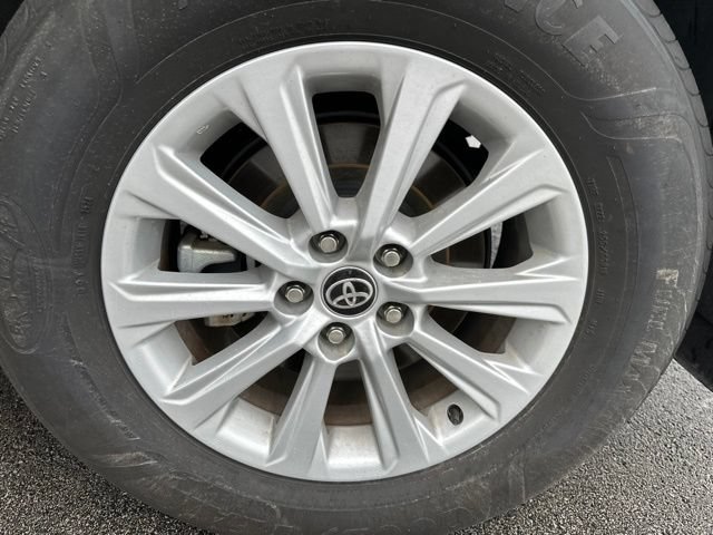 Certified 2025 Toyota Grand Highlander XLE FWD image 6