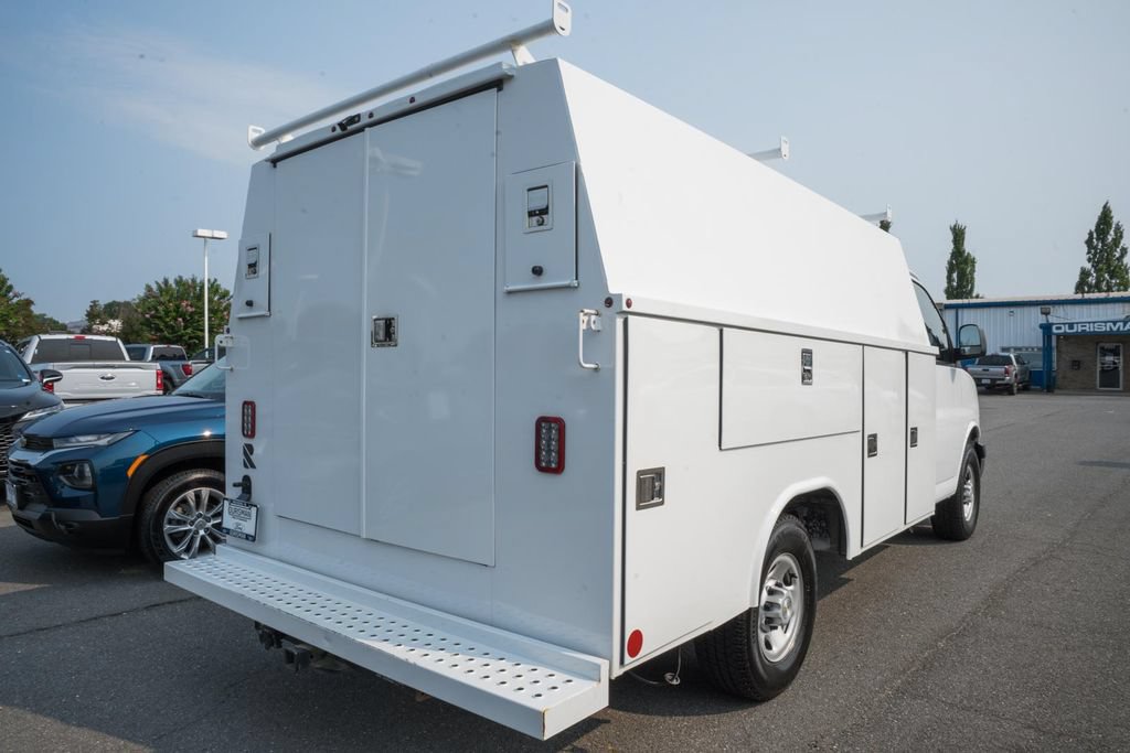 Used 2024 Chevrolet Express 3500 w/ Power Convenience Package RWD image 5