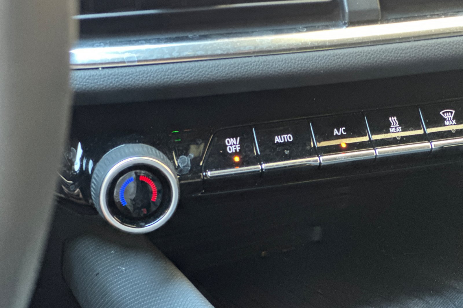 Used 2024 Chevrolet Equinox EV LT FWD image 29