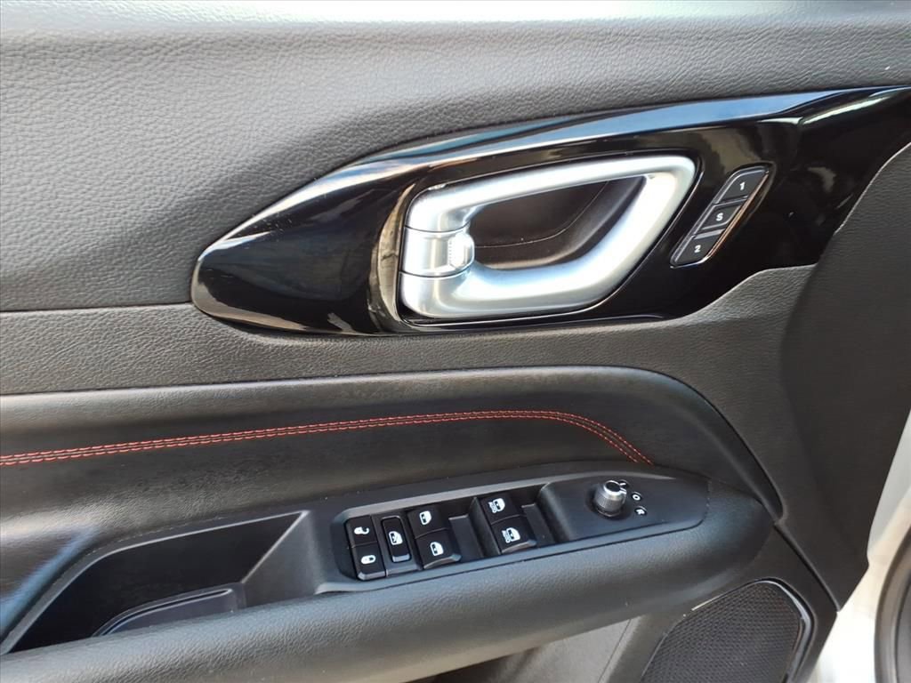 Used 2025 Jeep Compass Trailhawk w/ Trailhawk Elite Group image 17