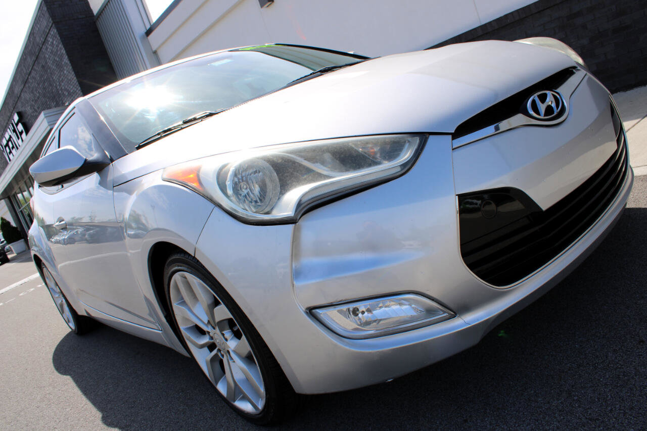 Used 2012 Hyundai Veloster w/ Style Pkg image 9
