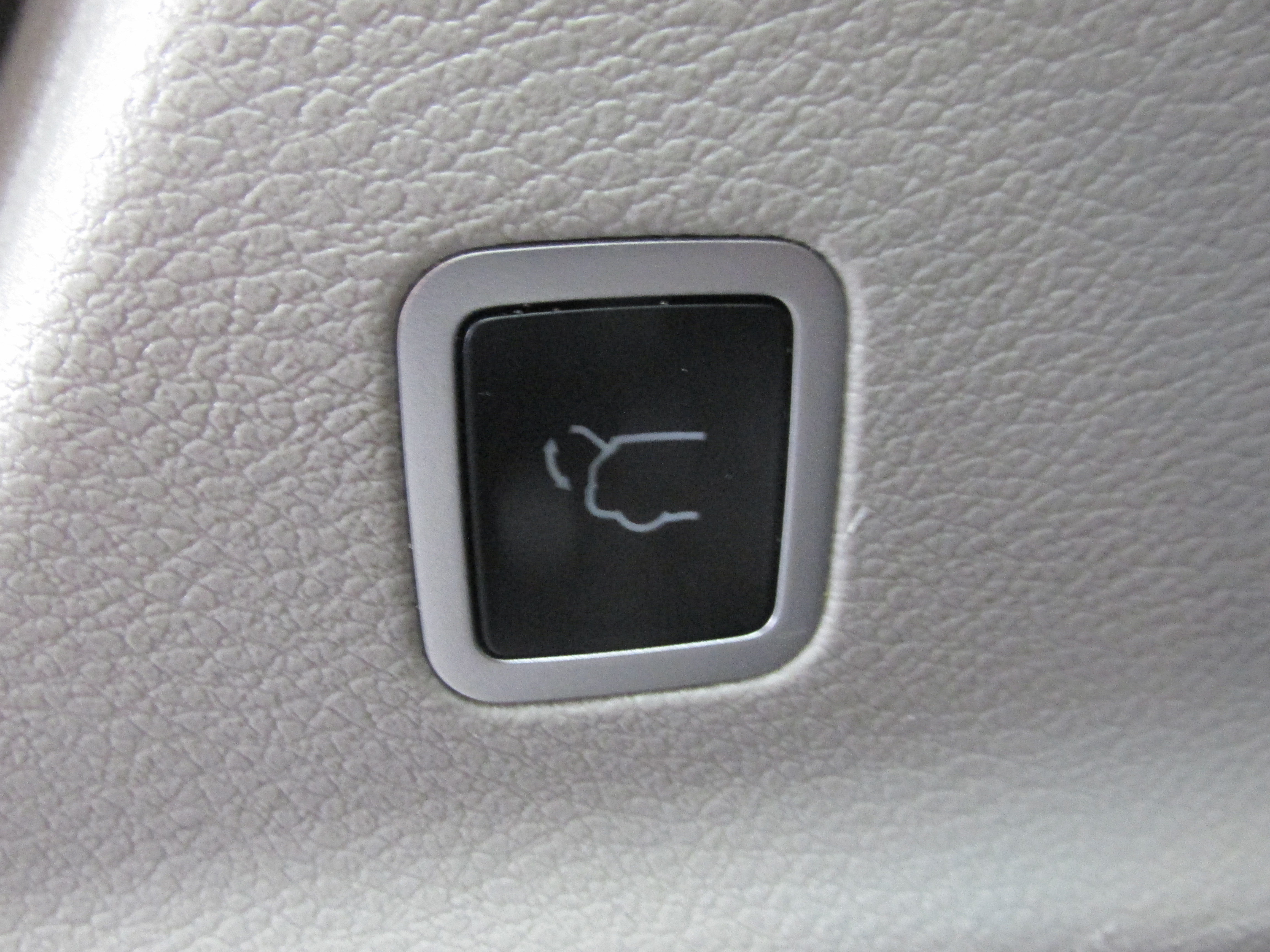 Used 2023 Chrysler Voyager LX FWD image 22