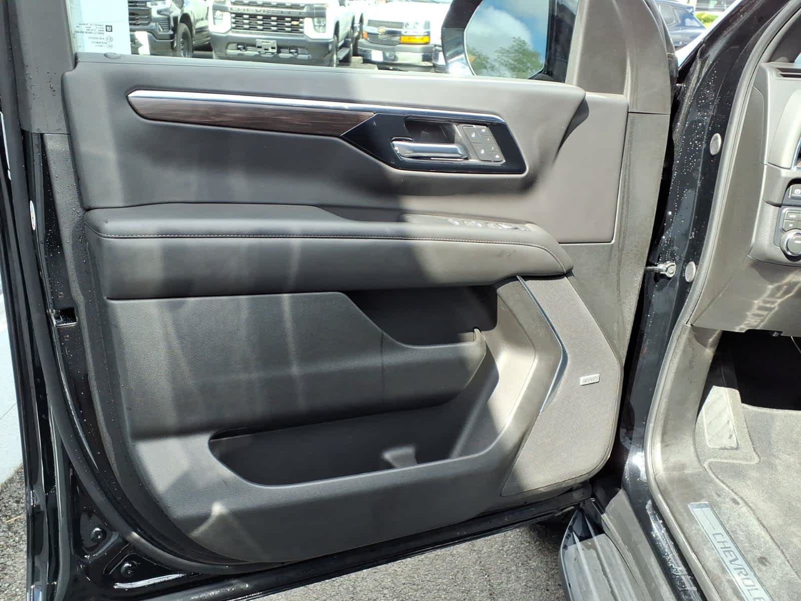 Used 2026 Chevrolet Suburban LT w/ Comfort Package AWD/4WD image 10