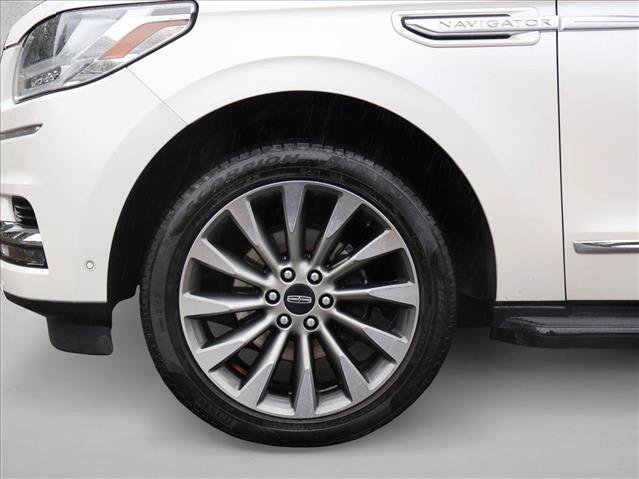 Used 2018 Lincoln Navigator Select w/ Technology Package AWD/4WD image 29