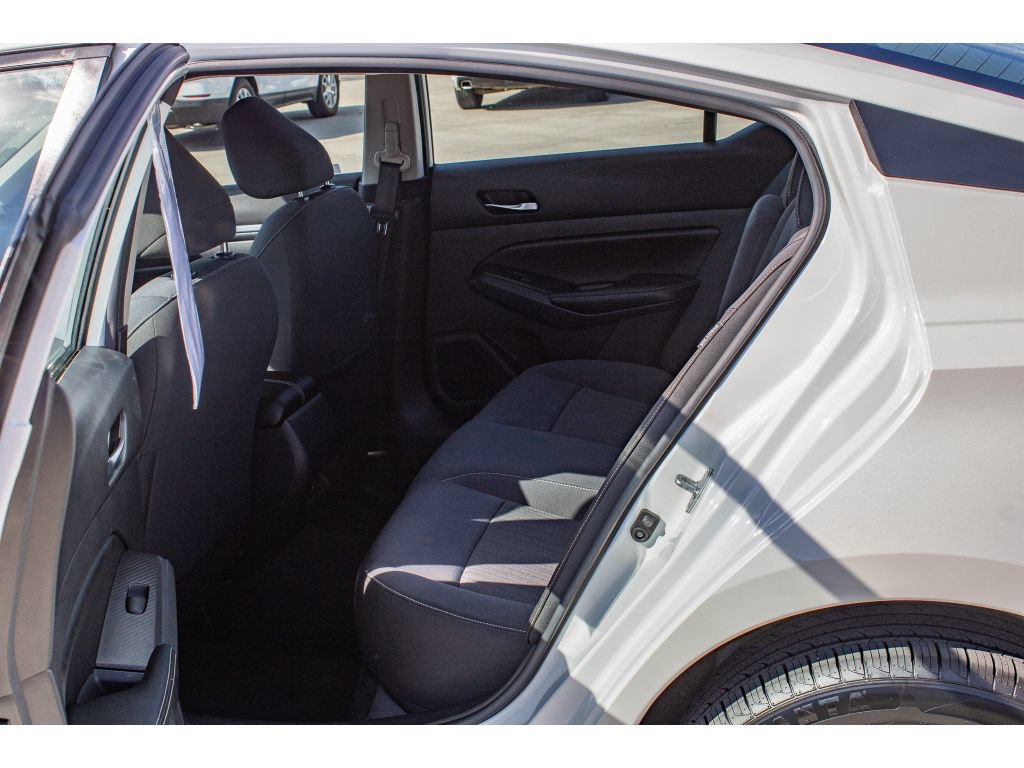 Used 2022 Nissan Altima 2.5 SV AWD/4WD image 17