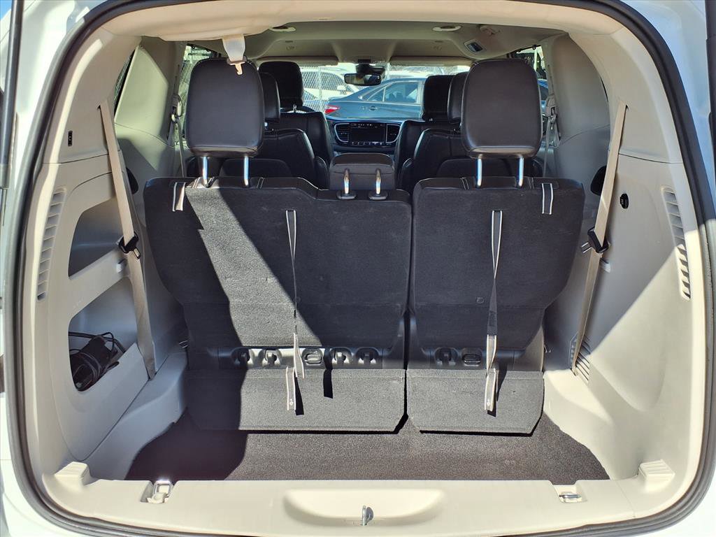 Used 2023 Chrysler Pacifica Touring-L image 19