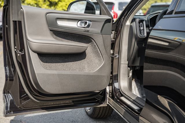New 2026 Volvo XC40 B5 Plus w/ Climate Package image 40