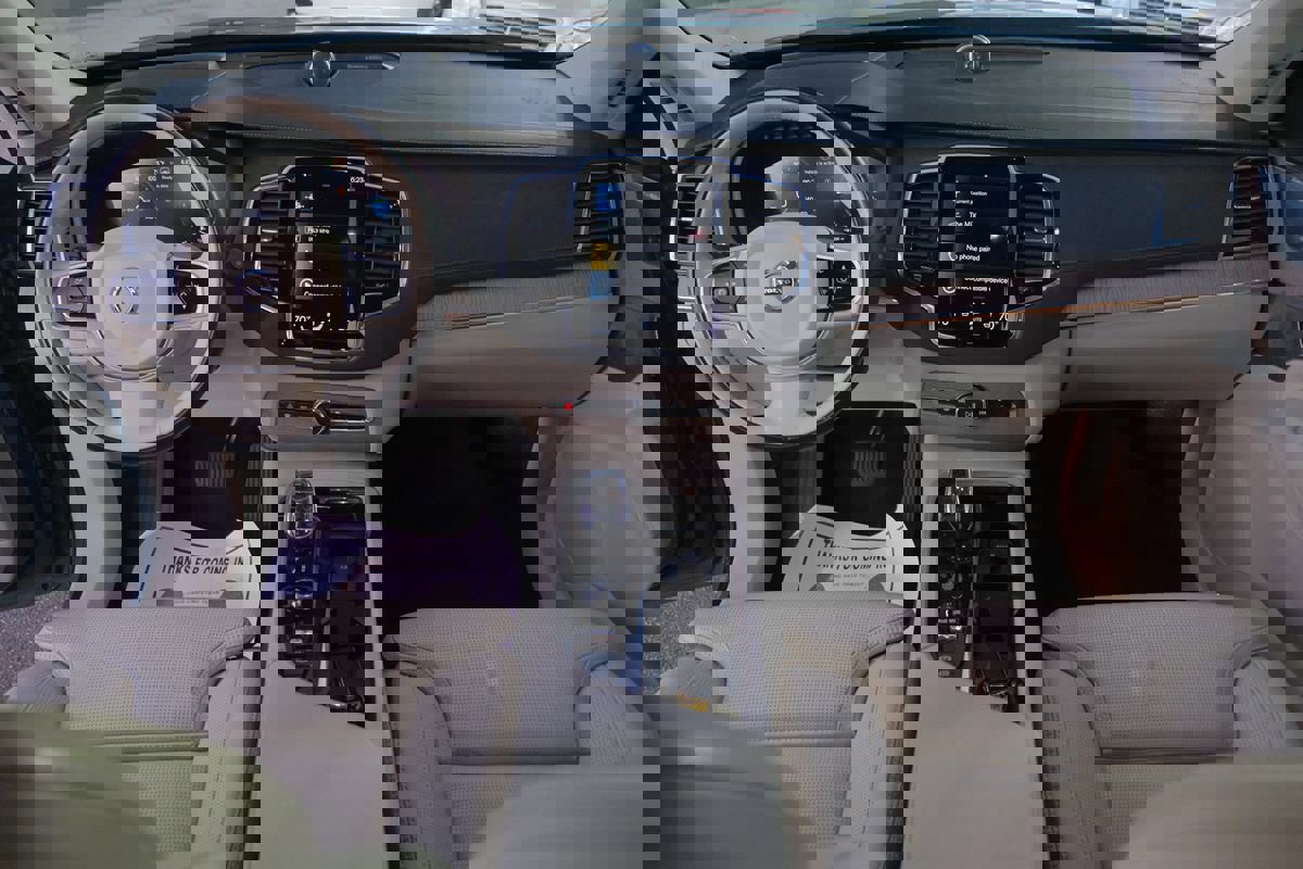 Used 2020 Volvo XC90 T8 Inscription w/ Protection Package Premier image 12