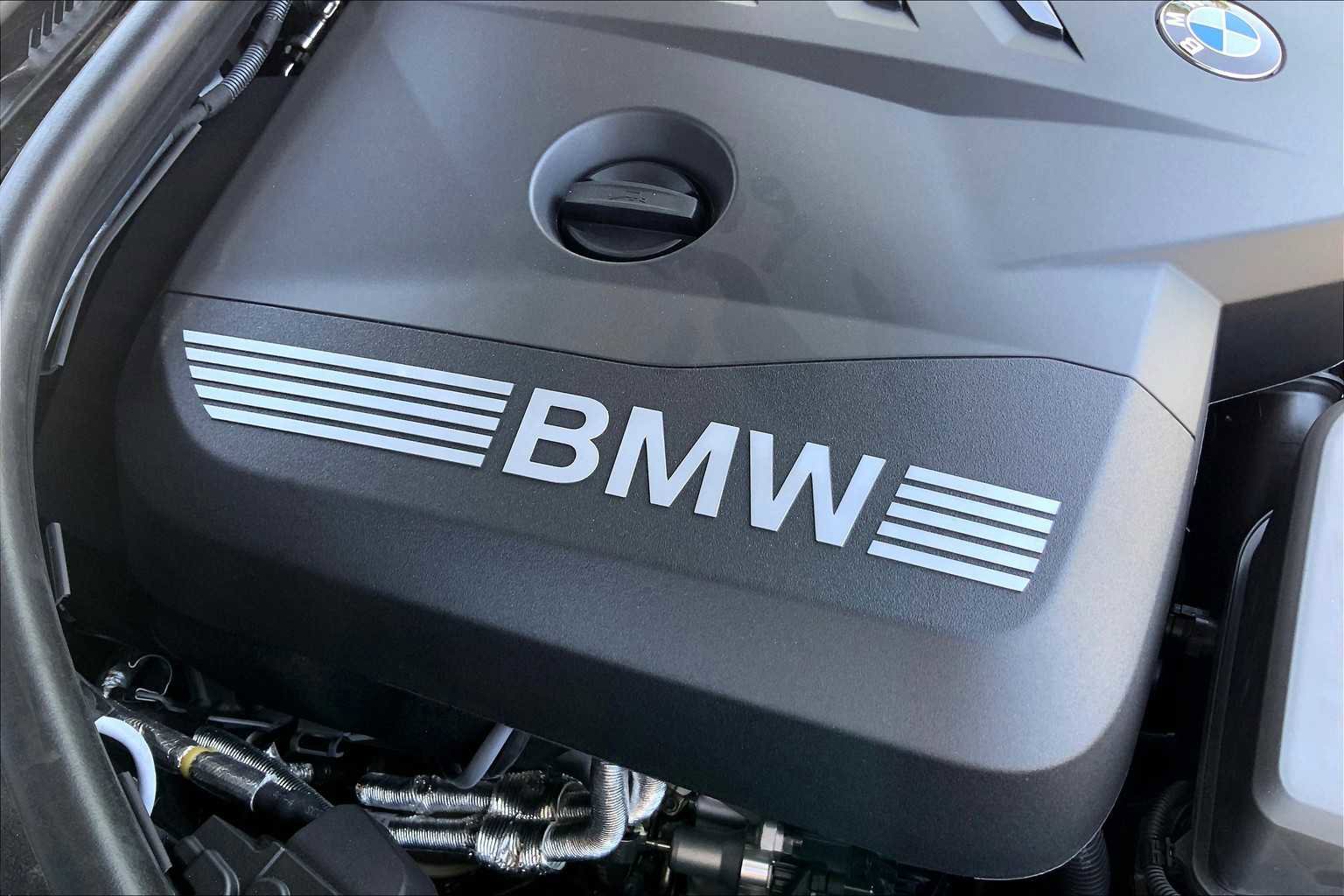 Used 2025 BMW 330i Sedan w/ Convenience Package image 17