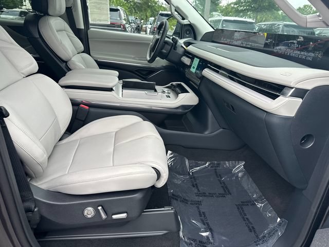 New 2026 Lincoln Navigator Reserve AWD/4WD image 14
