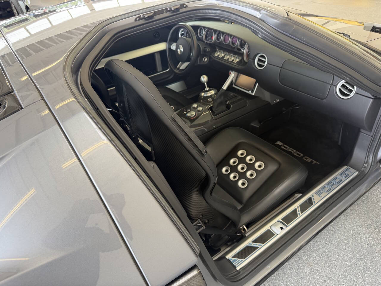 Used 2006 Ford GT RWD image 44