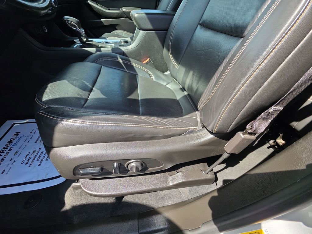 Used 2021 Chevrolet Traverse Premier w/ Redline Edition image 12