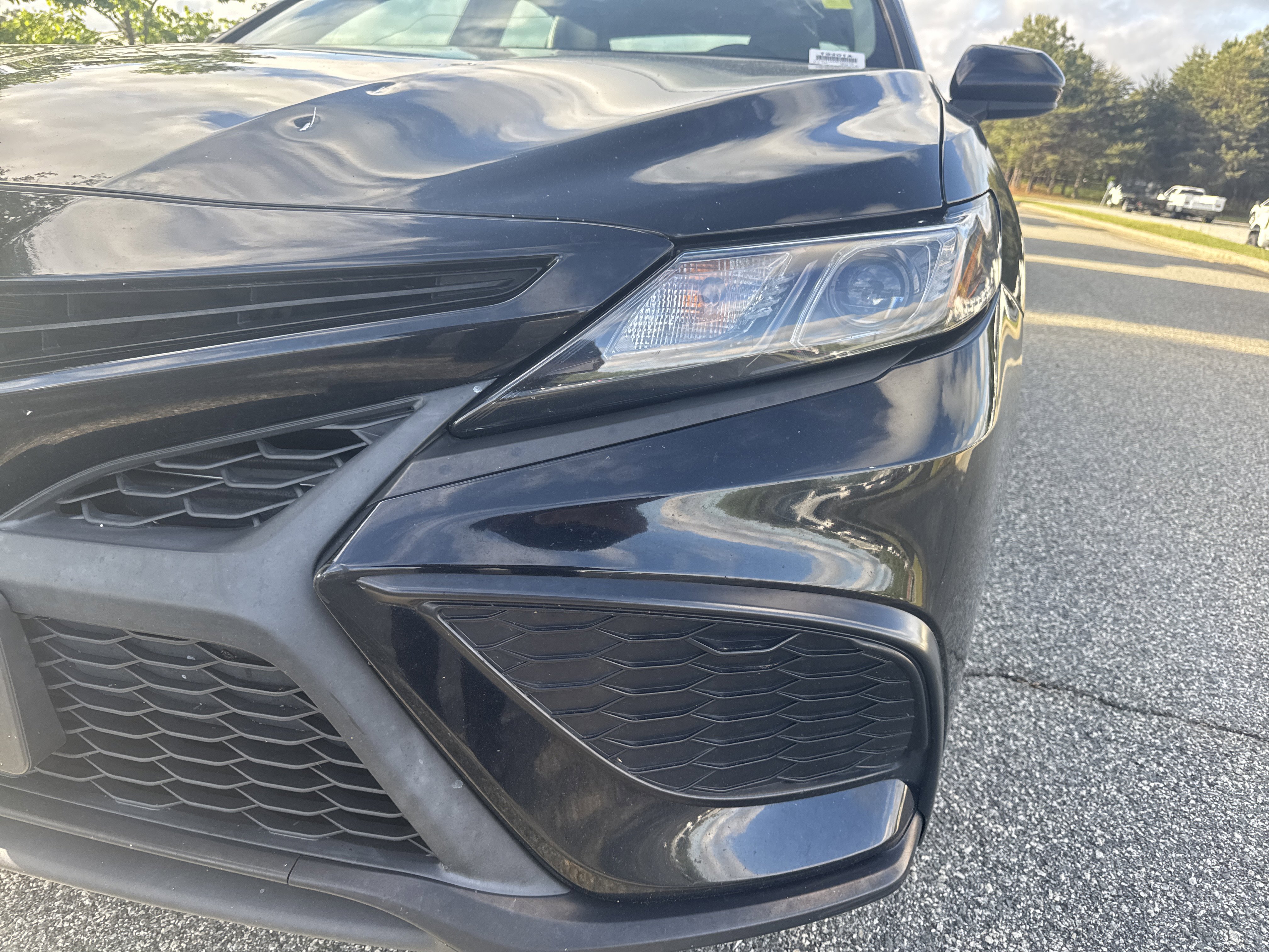 Used 2021 Toyota Camry SE FWD image 6