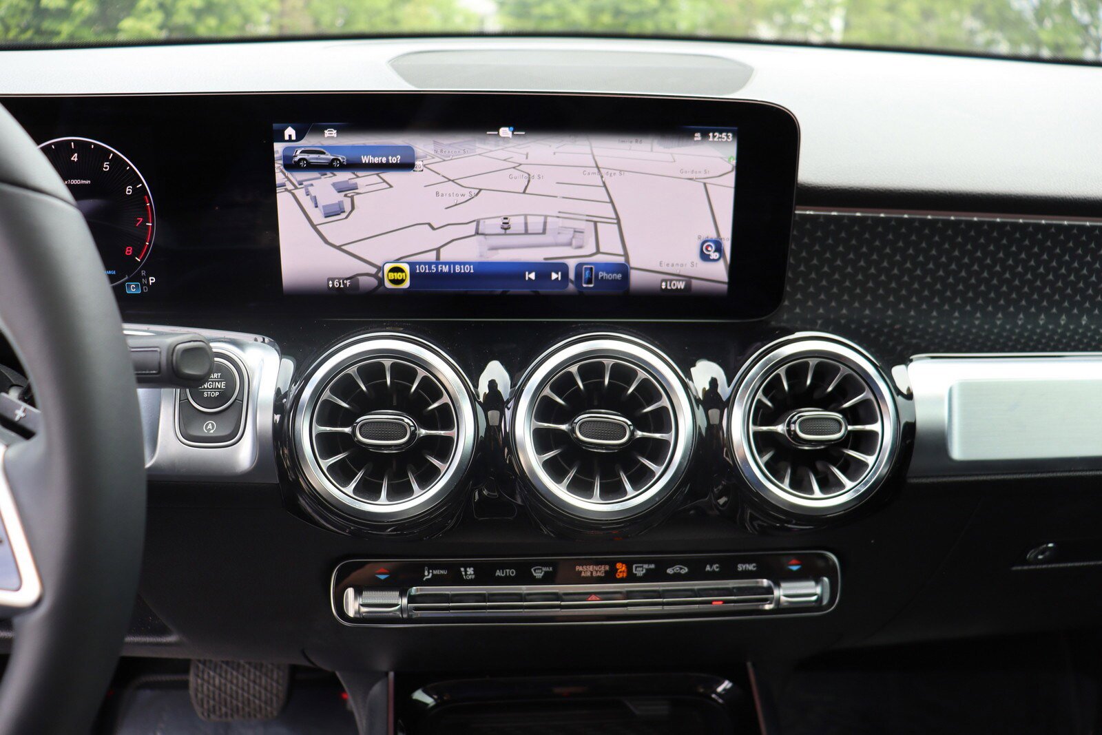 Used 2024 Mercedes-Benz GLB 250 w/ Driver Assistance Package image 32