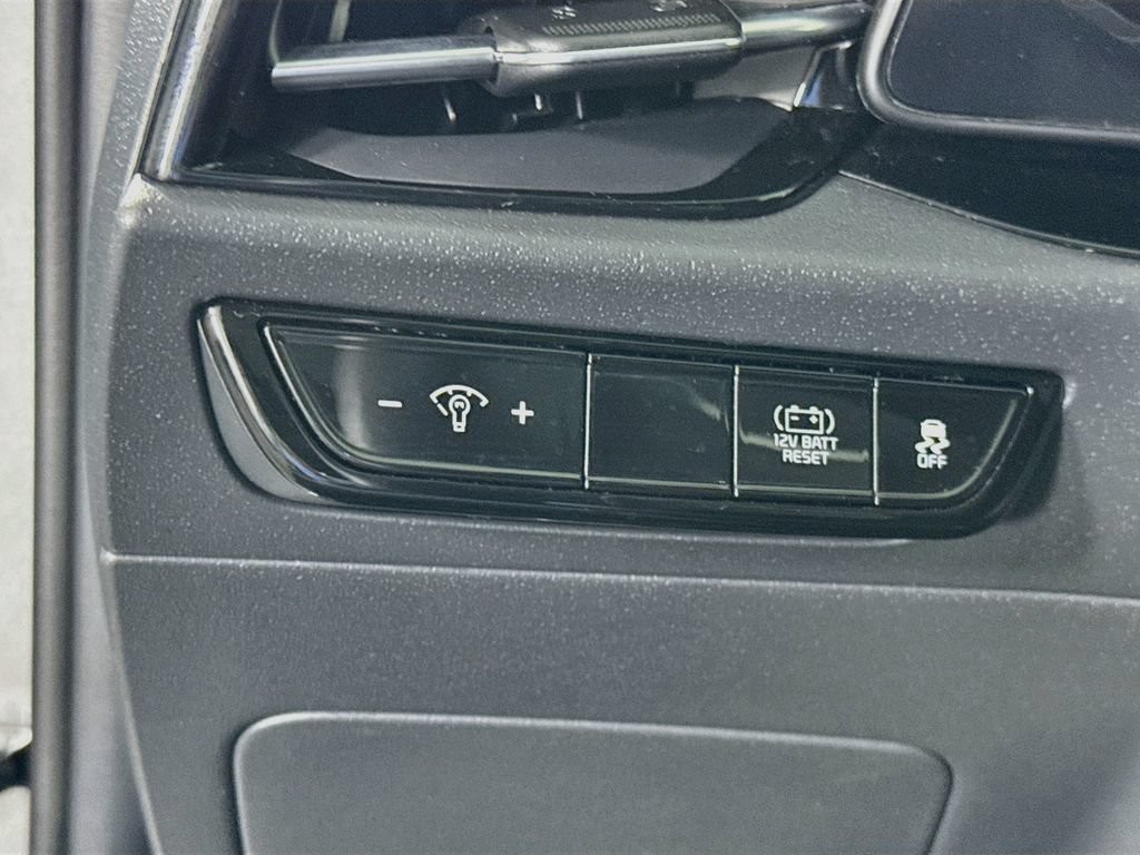Used 2025 Kia Niro EX Touring FWD image 19