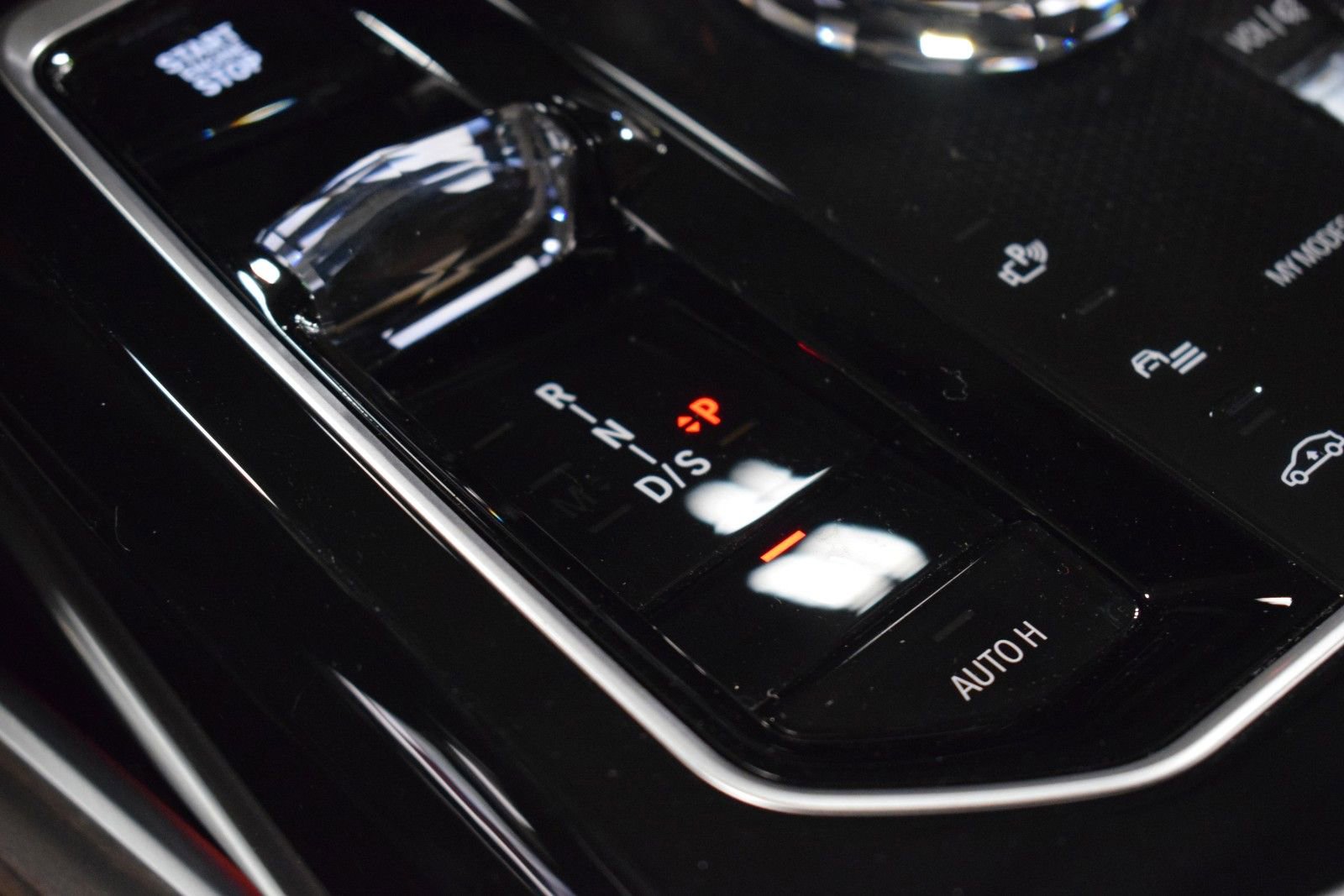 Used 2025 BMW 740i xDrive image 35