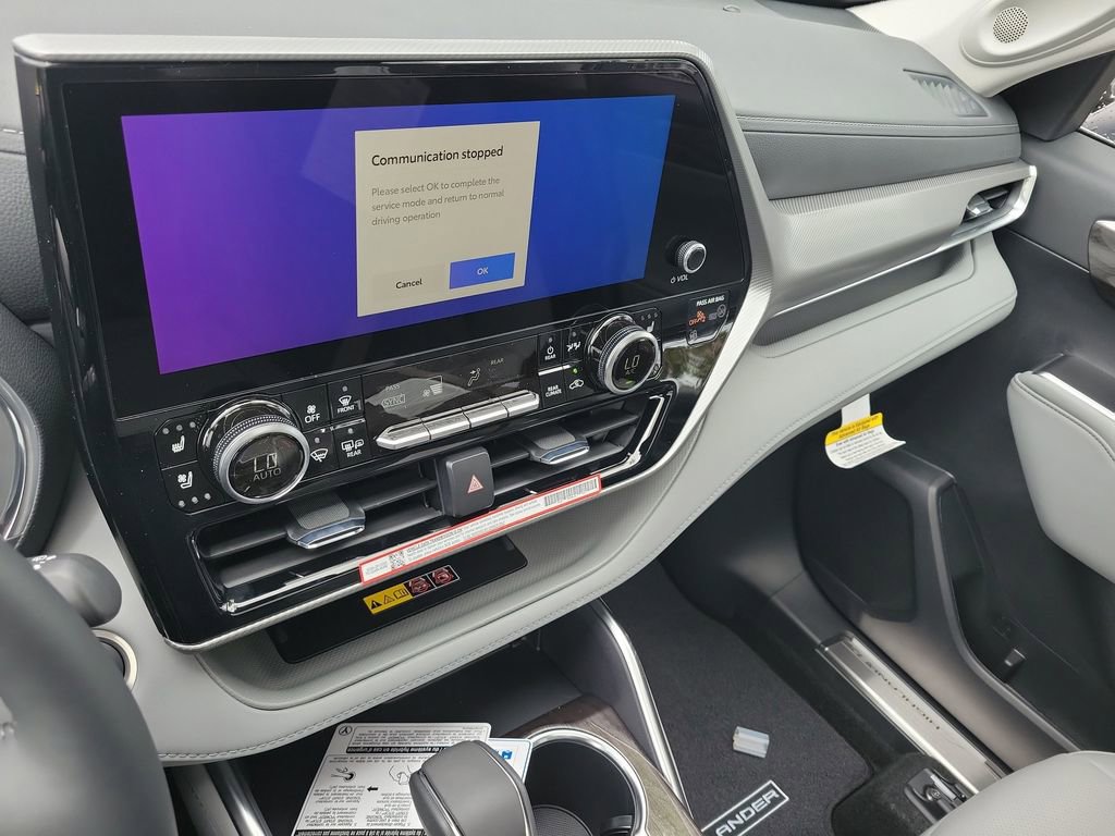 New 2026 Toyota Highlander Platinum image 14