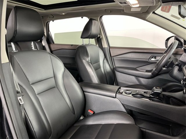 Used 2023 Nissan Rogue SV w/ SV Premium Package image 24