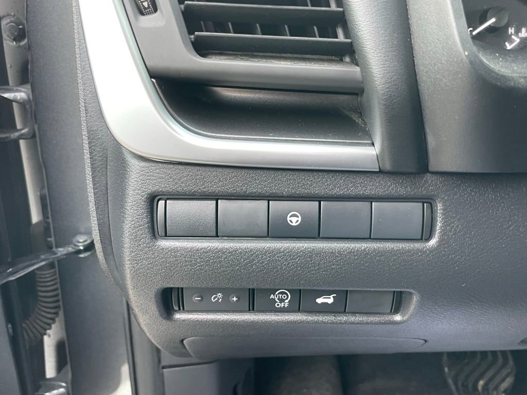 Used 2024 Nissan Rogue SV AWD/4WD image 12