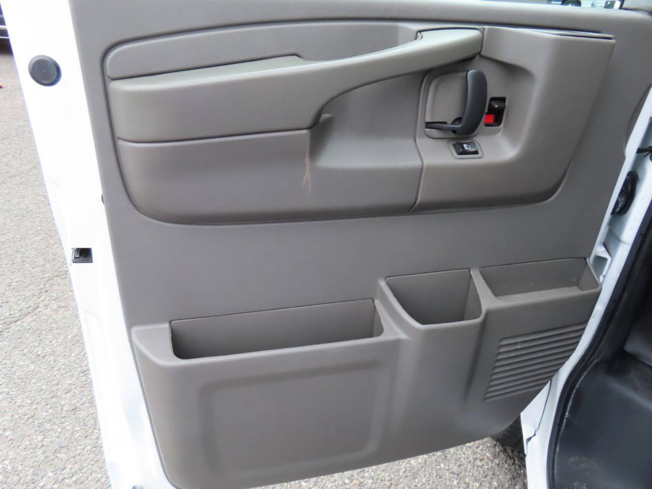Used 2015 Chevrolet Express 2500 RWD image 6