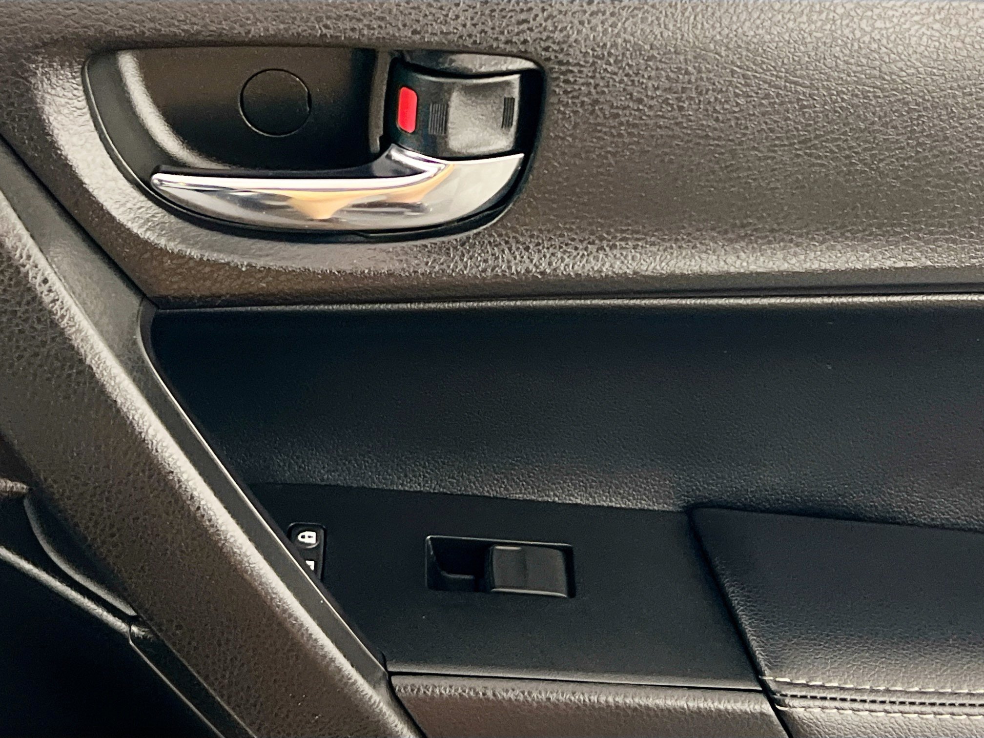 Used 2017 Toyota Corolla XSE FWD image 31