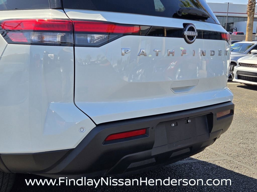 Used 2025 Nissan Pathfinder SV image 5