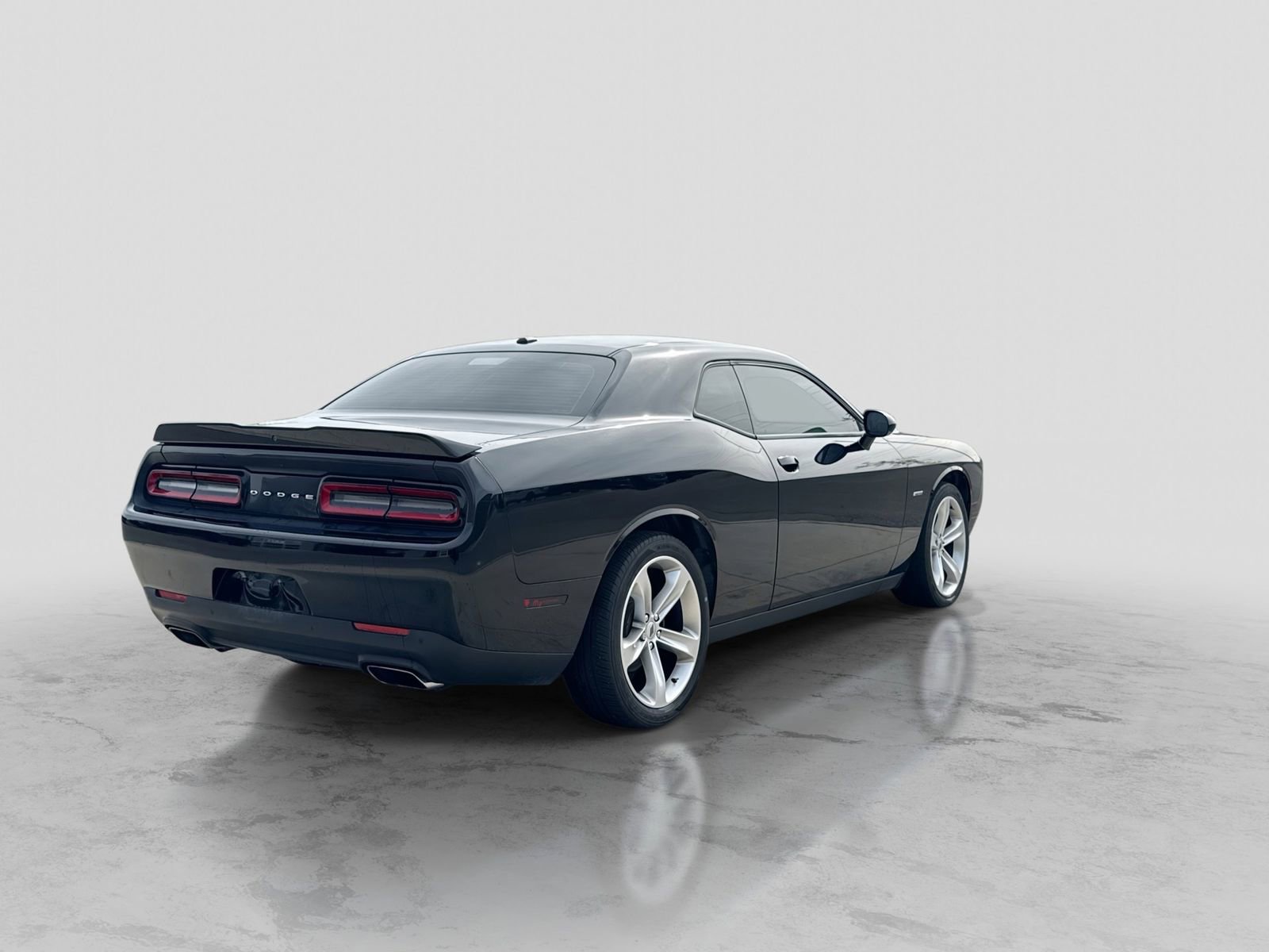 Used 2018 Dodge Challenger R/T w/ Driver Convenience Group RWD image 8