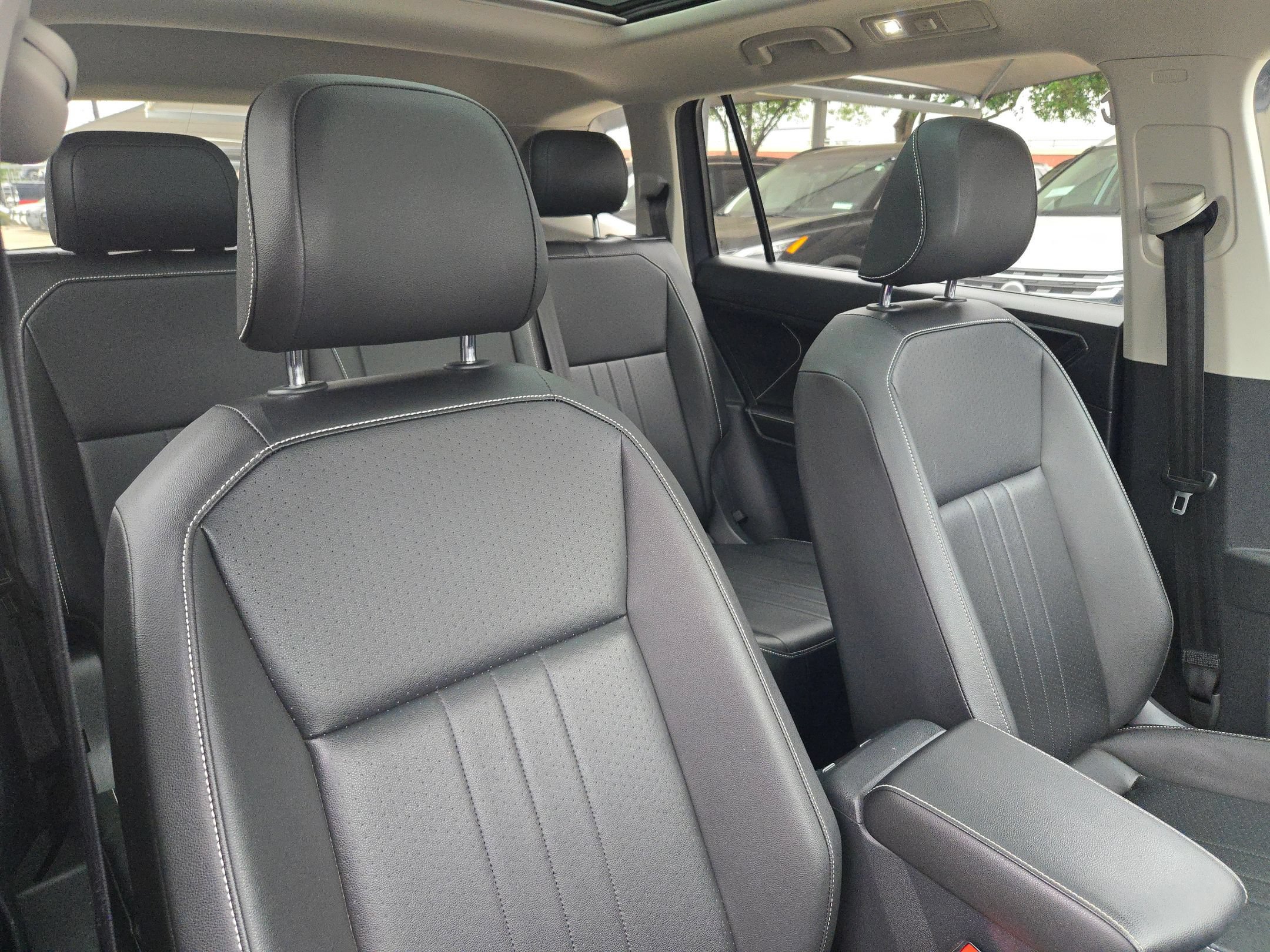 Used 2022 Volkswagen Tiguan SE FWD image 32