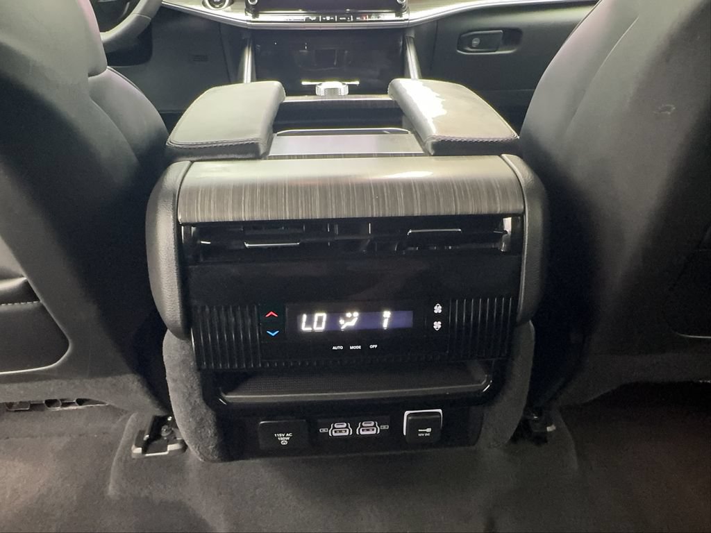 Used 2024 Jeep Wagoneer L Series II RWD image 42